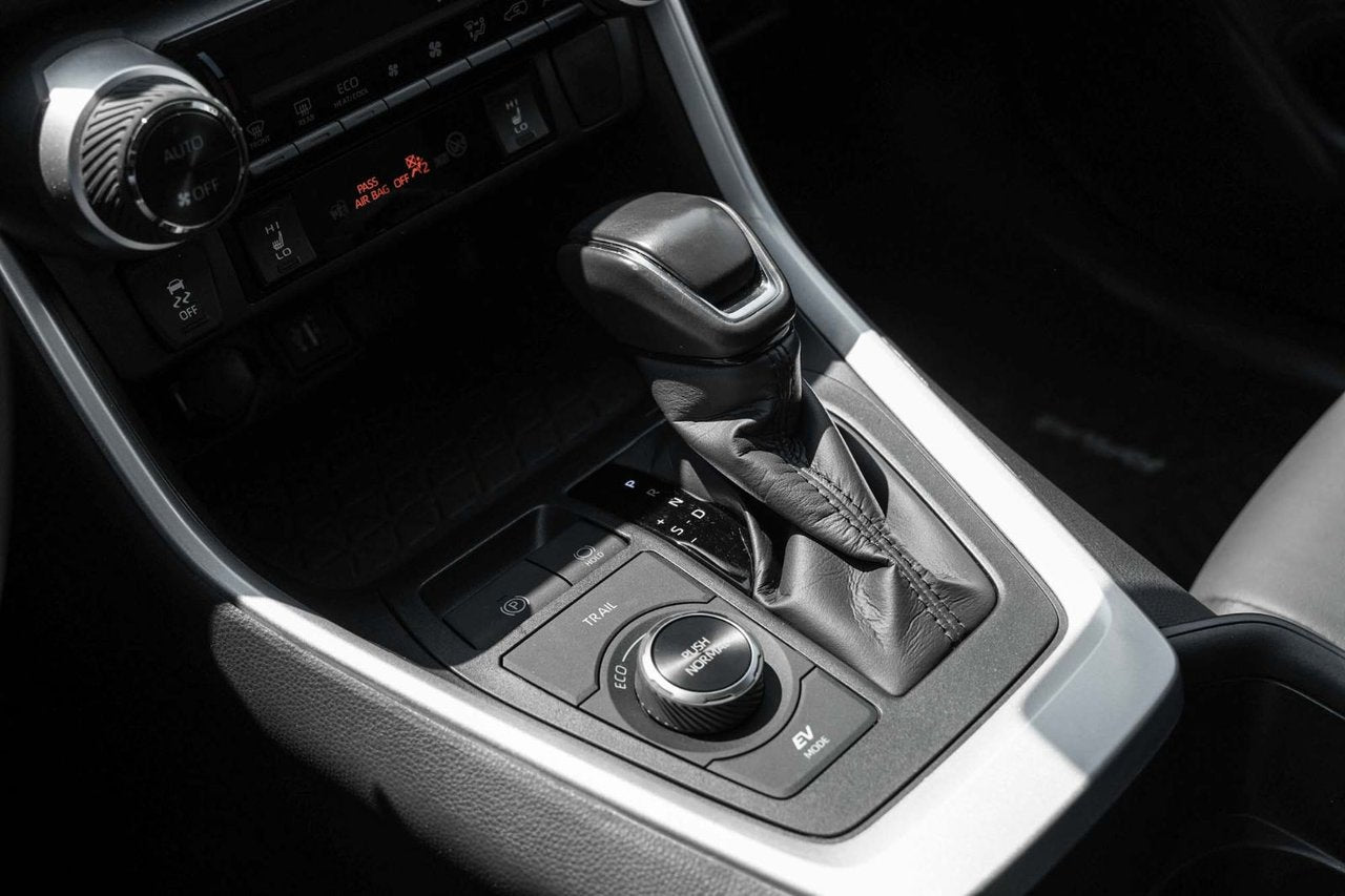 2025 Toyota RAV4 Hybrid XLE PREMIUM