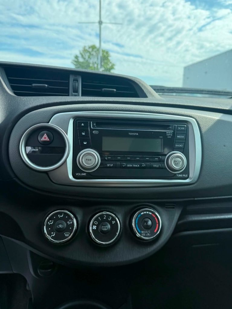 2014 Toyota Yaris LE HATCHBACK