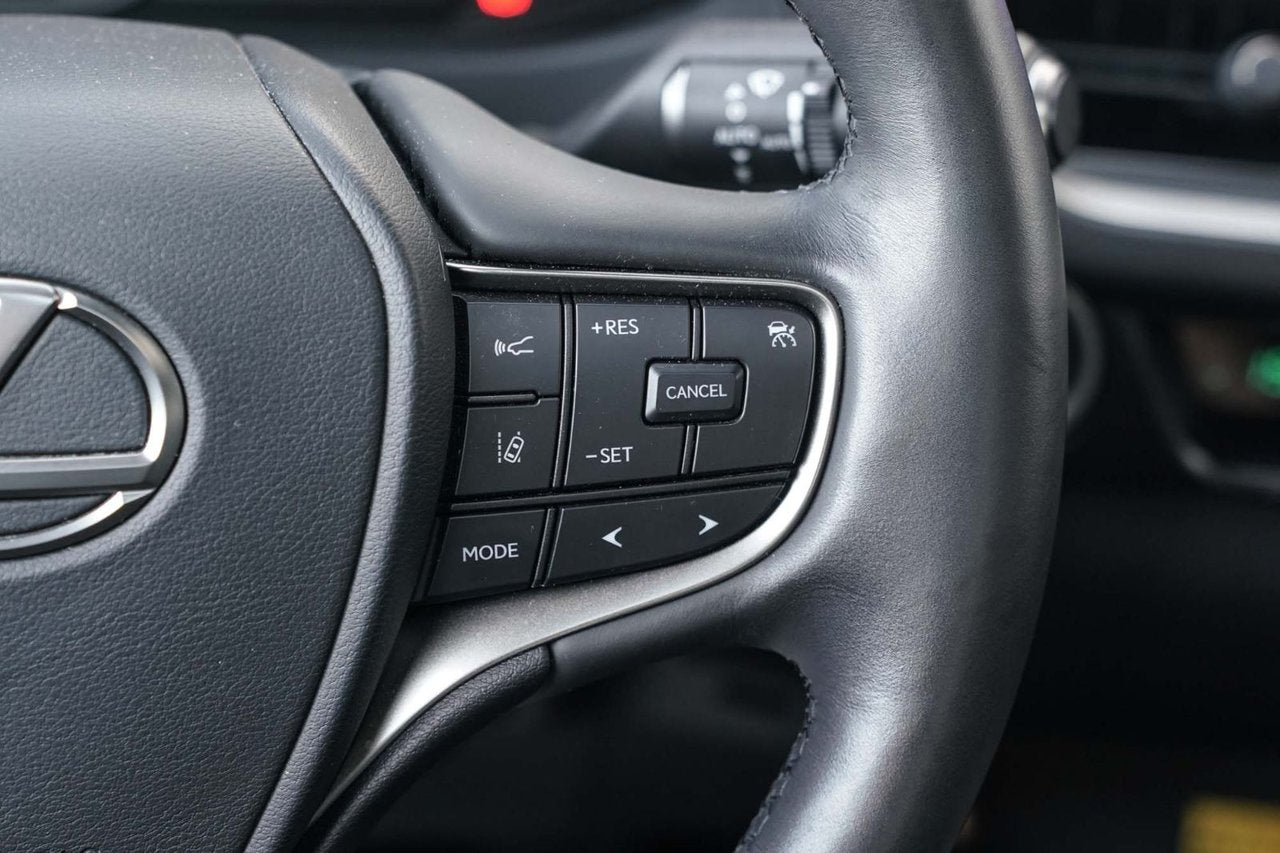2024 Lexus UX 250h LUXURY AWD BAS KM CUIR TOIT NAVI HUD