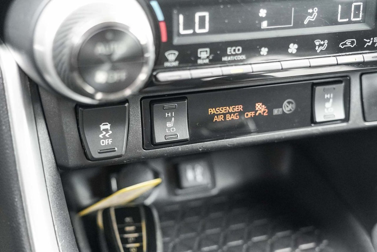 2019 Toyota RAV4 XLE AWD; TOIT ANGLES MORT SIEGES+VOLANT CHAUFFANT