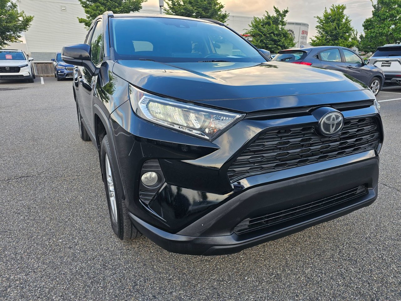 2019 Toyota RAV4 XLE AWD; TOIT ANGLES MORT SIEGES+VOLANT CHAUFFANT