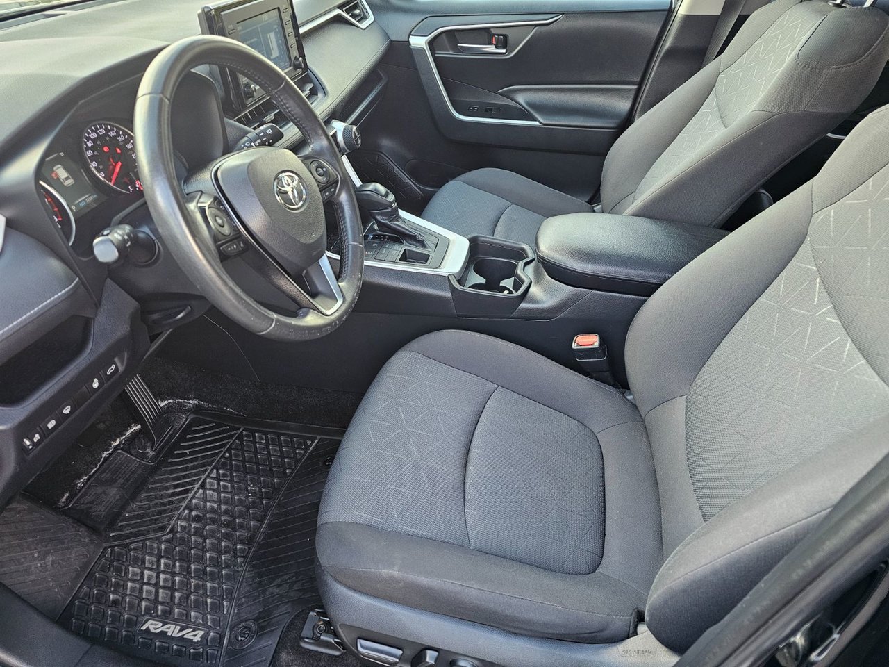 2019 Toyota RAV4 XLE AWD; TOIT ANGLES MORT SIEGES+VOLANT CHAUFFANT