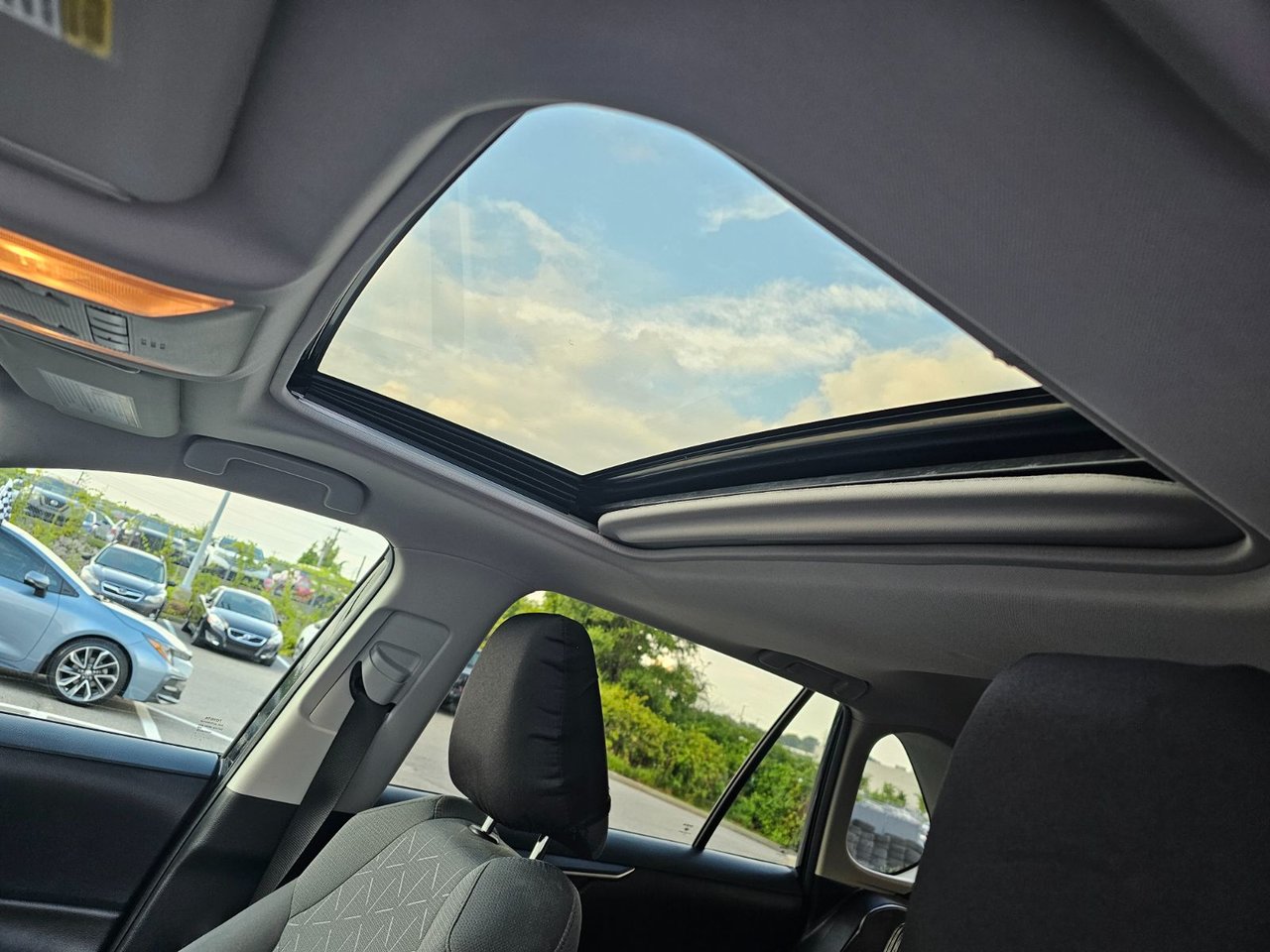 2019 Toyota RAV4 XLE AWD; TOIT ANGLES MORT SIEGES+VOLANT CHAUFFANT