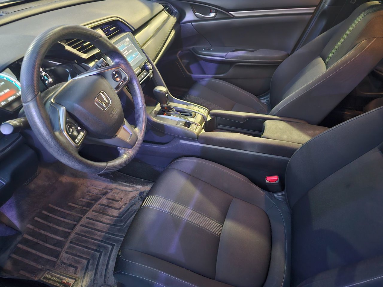 2018 Honda Civic Hatchback LX AUTO; A/C CAMERA SIEGES CHAUFFANT CARPLAY MAGS