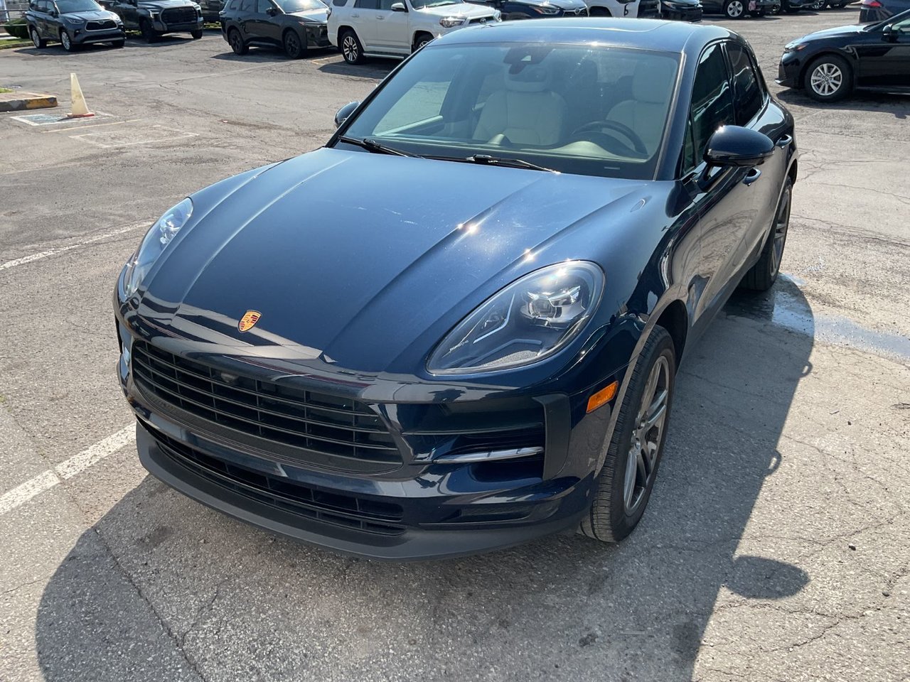 2021 Porsche Macan **BASE 2.0T**