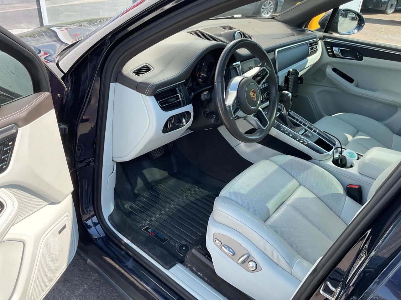 2021 Porsche Macan **BASE 2.0T**