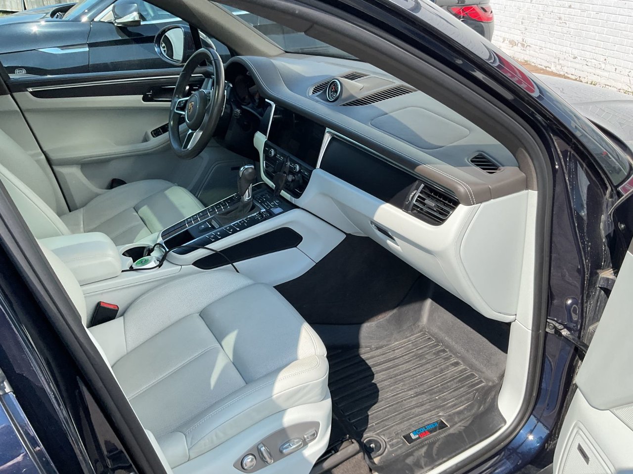 2021 Porsche Macan **BASE 2.0T**