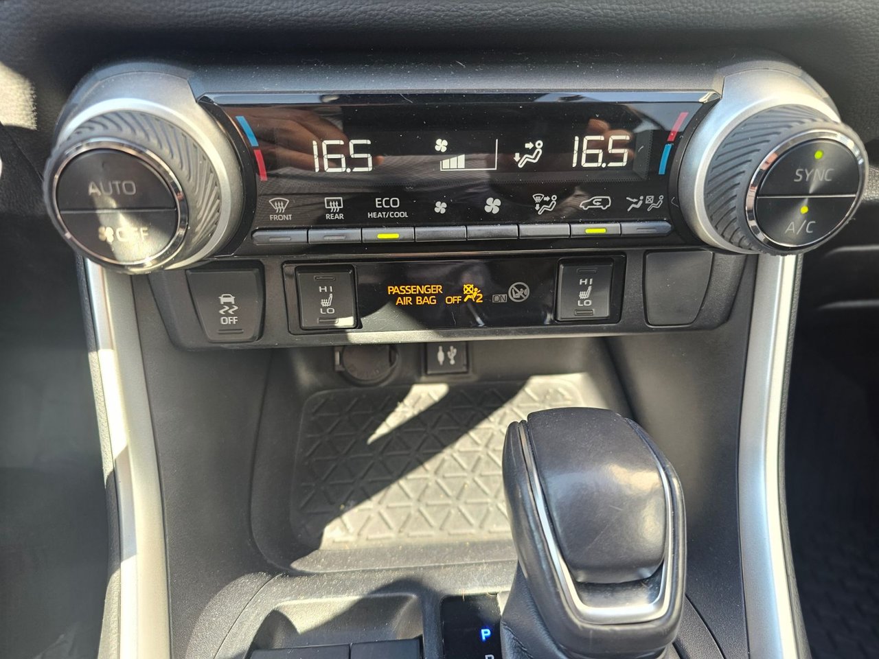 2019 Toyota RAV4 XLE PREMIUM AWD; CUIR TOIT SIEGES+VOLANT CHAUFFANT