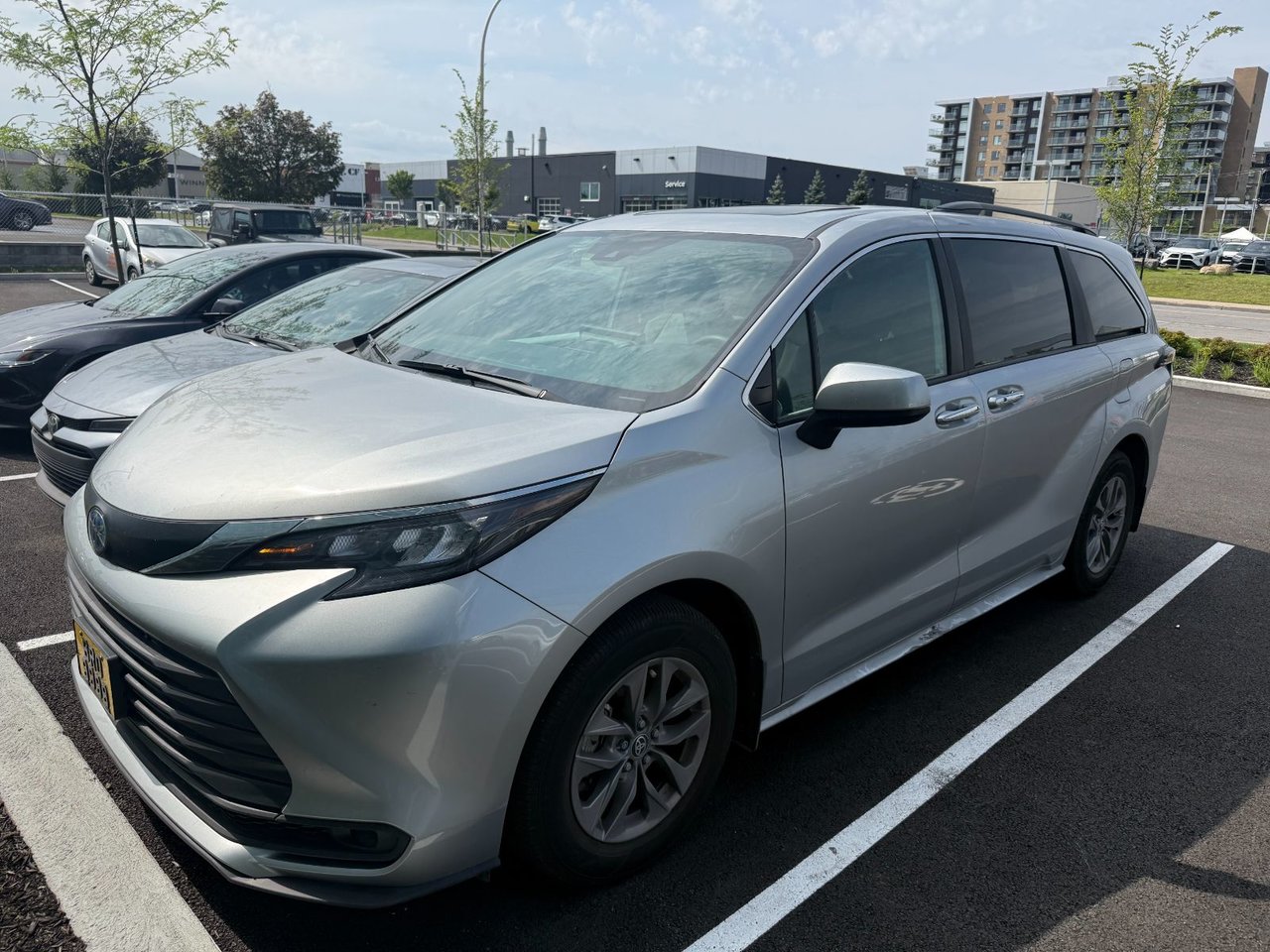2025 Toyota Sienna Hybrid XLE HYBRID
