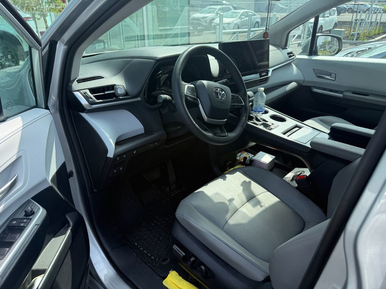 2025 Toyota Sienna Hybrid XLE HYBRID