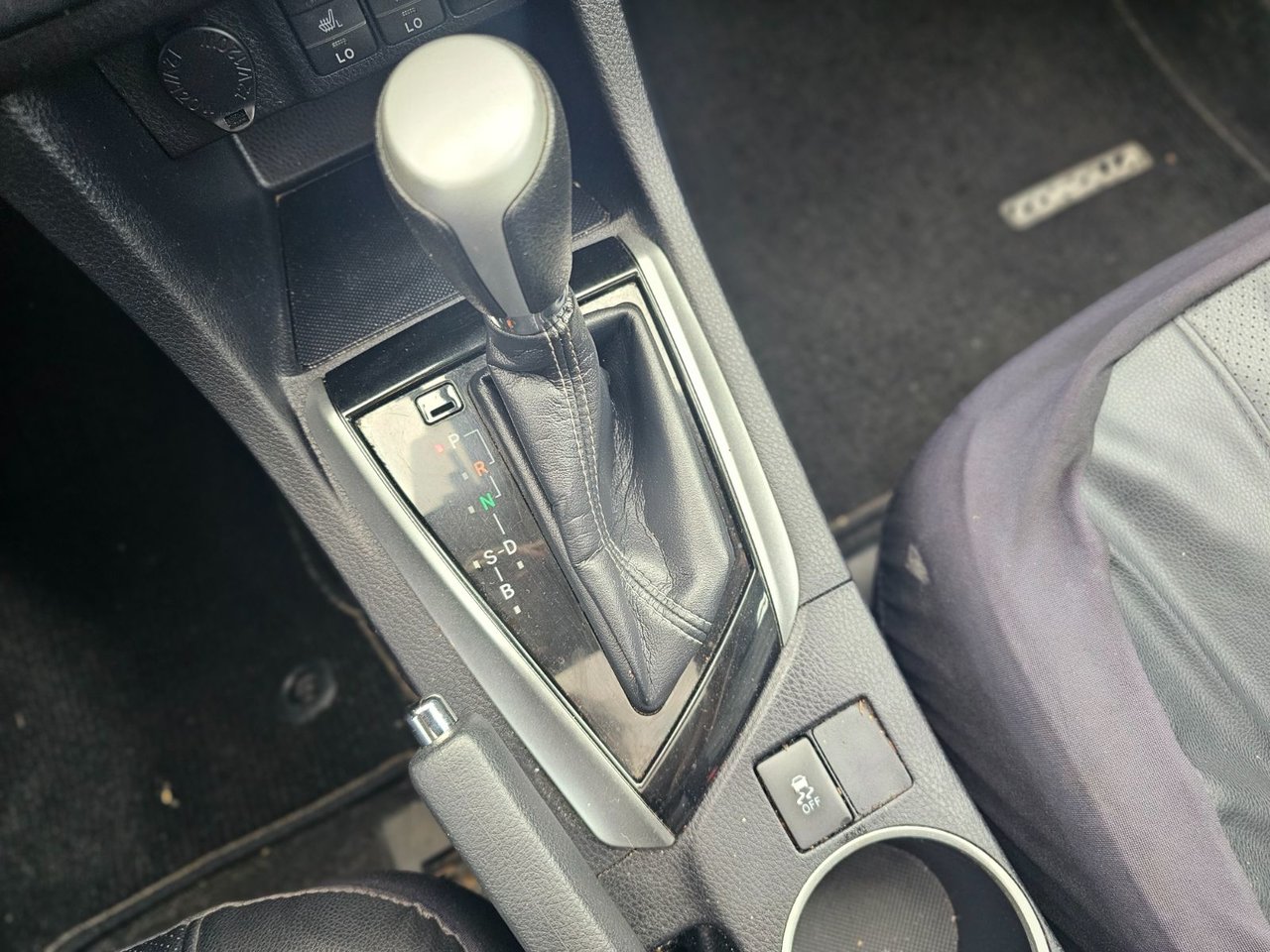 2017 Toyota Corolla LE UPGRADE; TOIT CAMERA SIEGES CHAUFFANT MAGS