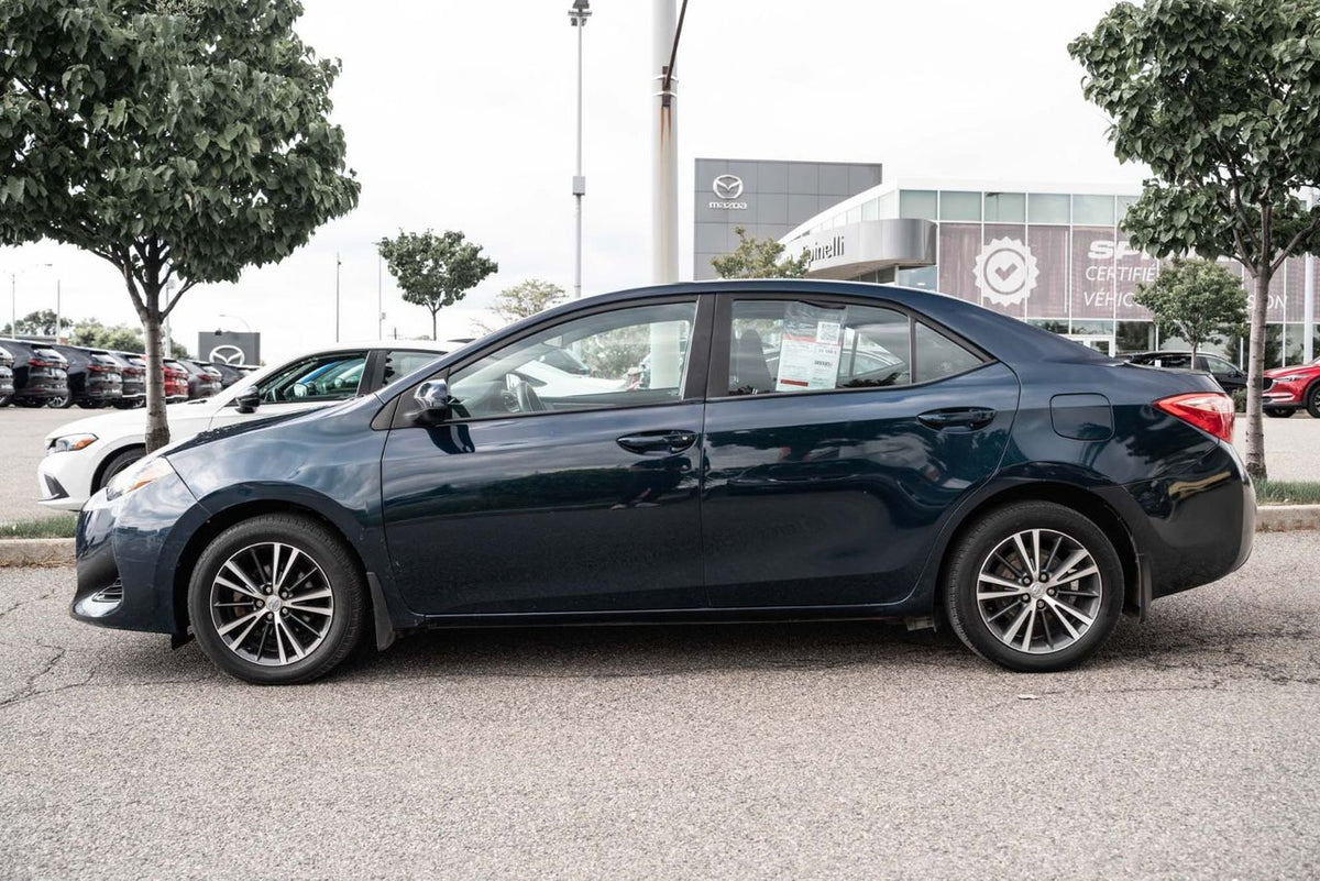 2017 Toyota Corolla LE UPGRADE; TOIT CAMERA SIEGES CHAUFFANT MAGS