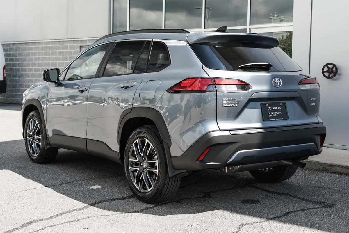 2026 Toyota Corolla Cross XLE 210KM COMME NEUF CUIR MAGS TOIT AWD CARPLAY