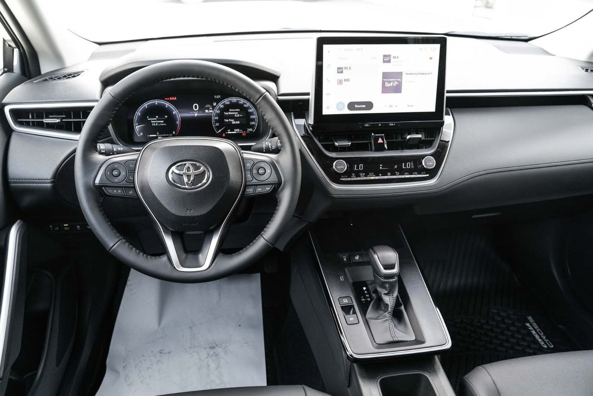 2026 Toyota Corolla Cross XLE 210KM COMME NEUF CUIR MAGS TOIT AWD CARPLAY