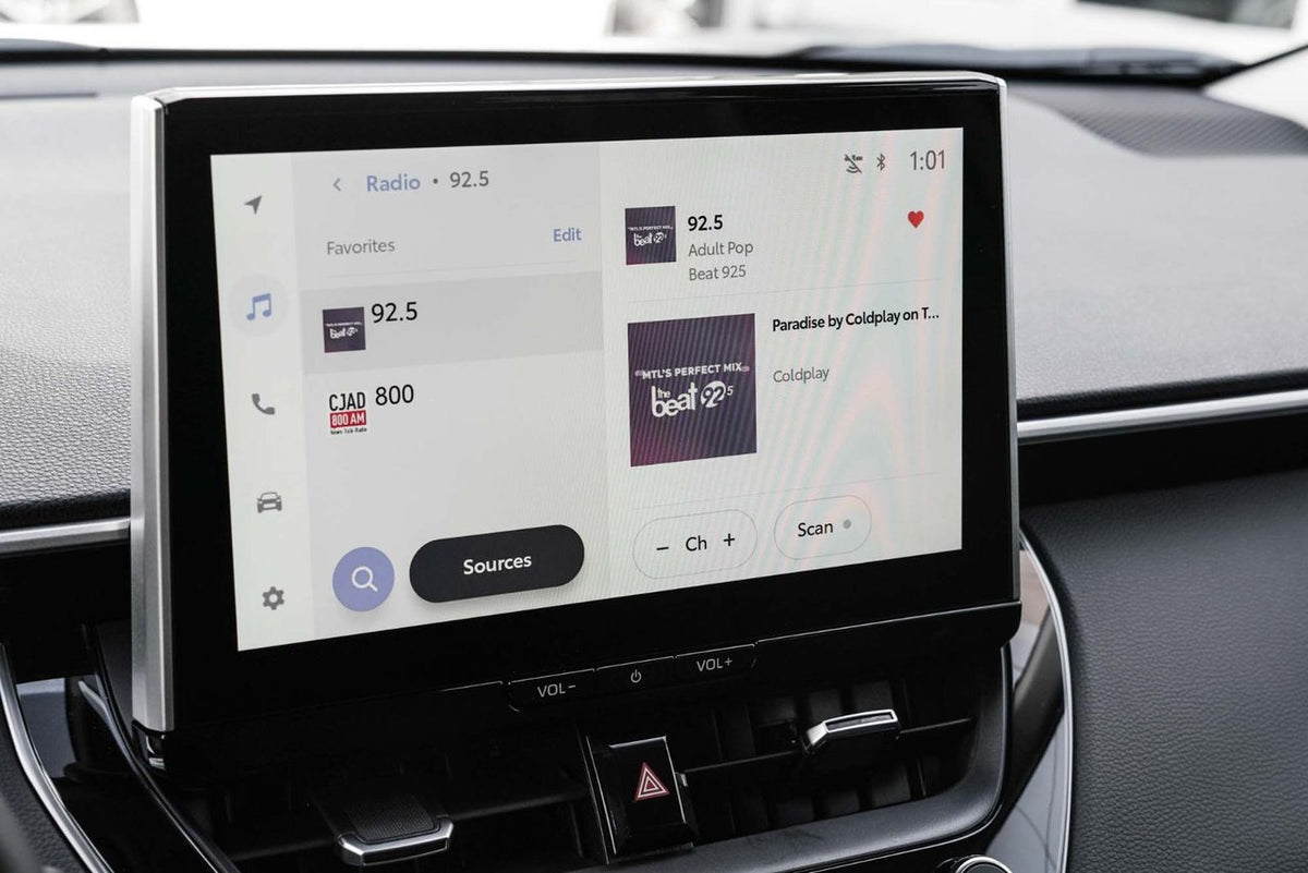 2026 Toyota Corolla Cross XLE 210KM COMME NEUF CUIR MAGS TOIT AWD CARPLAY