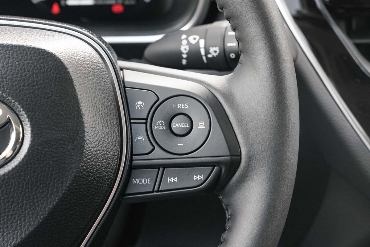 2026 Toyota Corolla Cross XLE 210KM COMME NEUF CUIR MAGS TOIT AWD CARPLAY