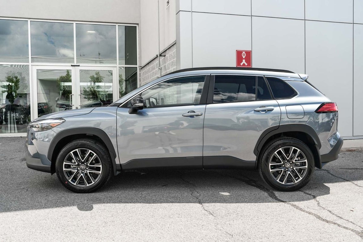 2026 Toyota Corolla Cross XLE 210KM COMME NEUF CUIR MAGS TOIT AWD CARPLAY