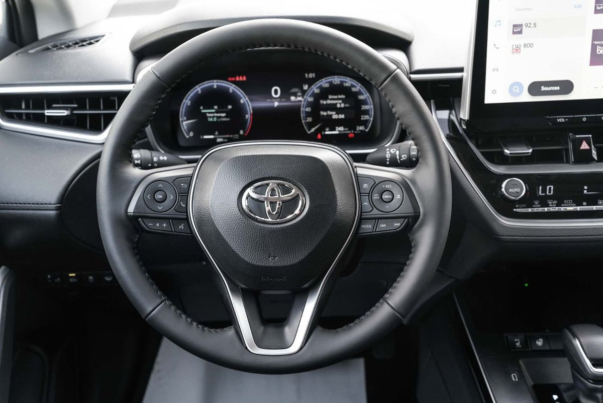 2026 Toyota Corolla Cross XLE 210KM COMME NEUF CUIR MAGS TOIT AWD CARPLAY