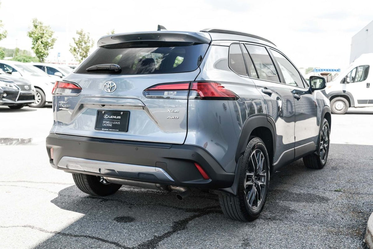 2026 Toyota Corolla Cross XLE 210KM COMME NEUF CUIR MAGS TOIT AWD CARPLAY