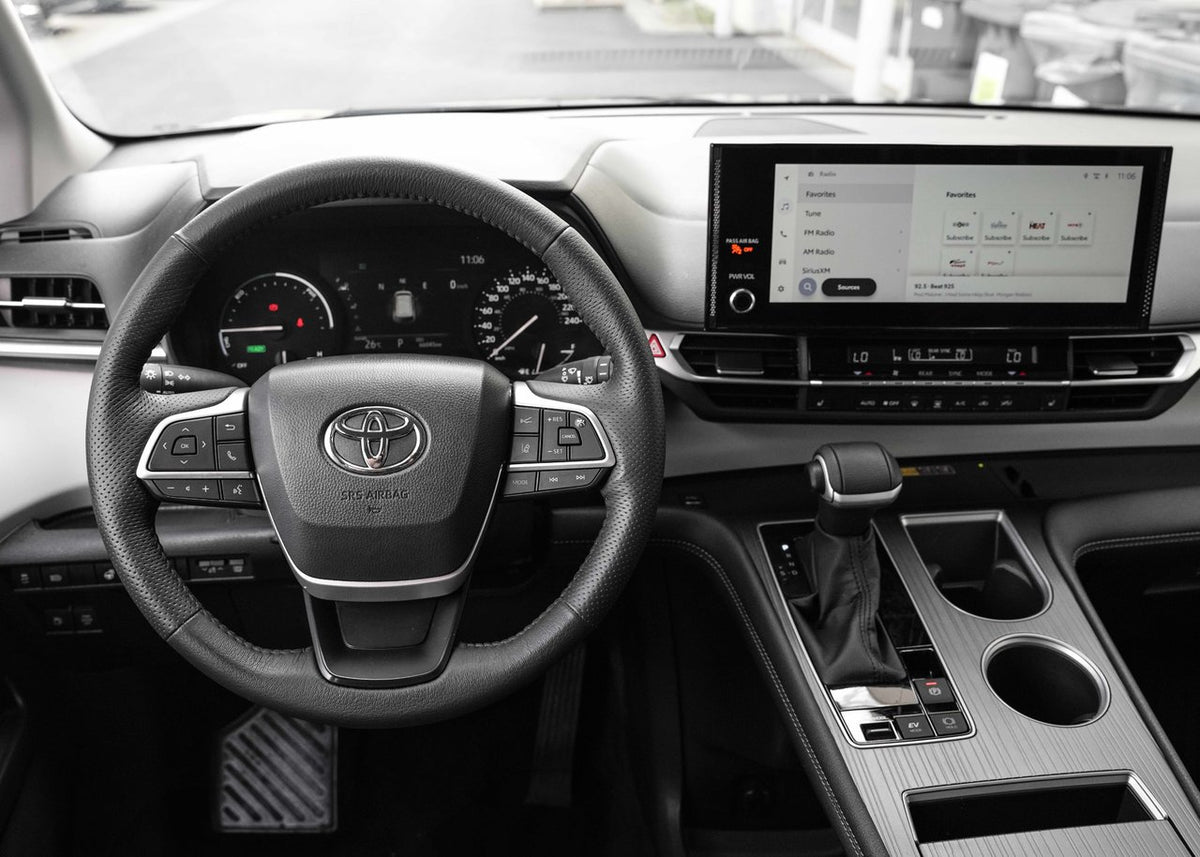 2025 Toyota Sienna XLE HYBRID
