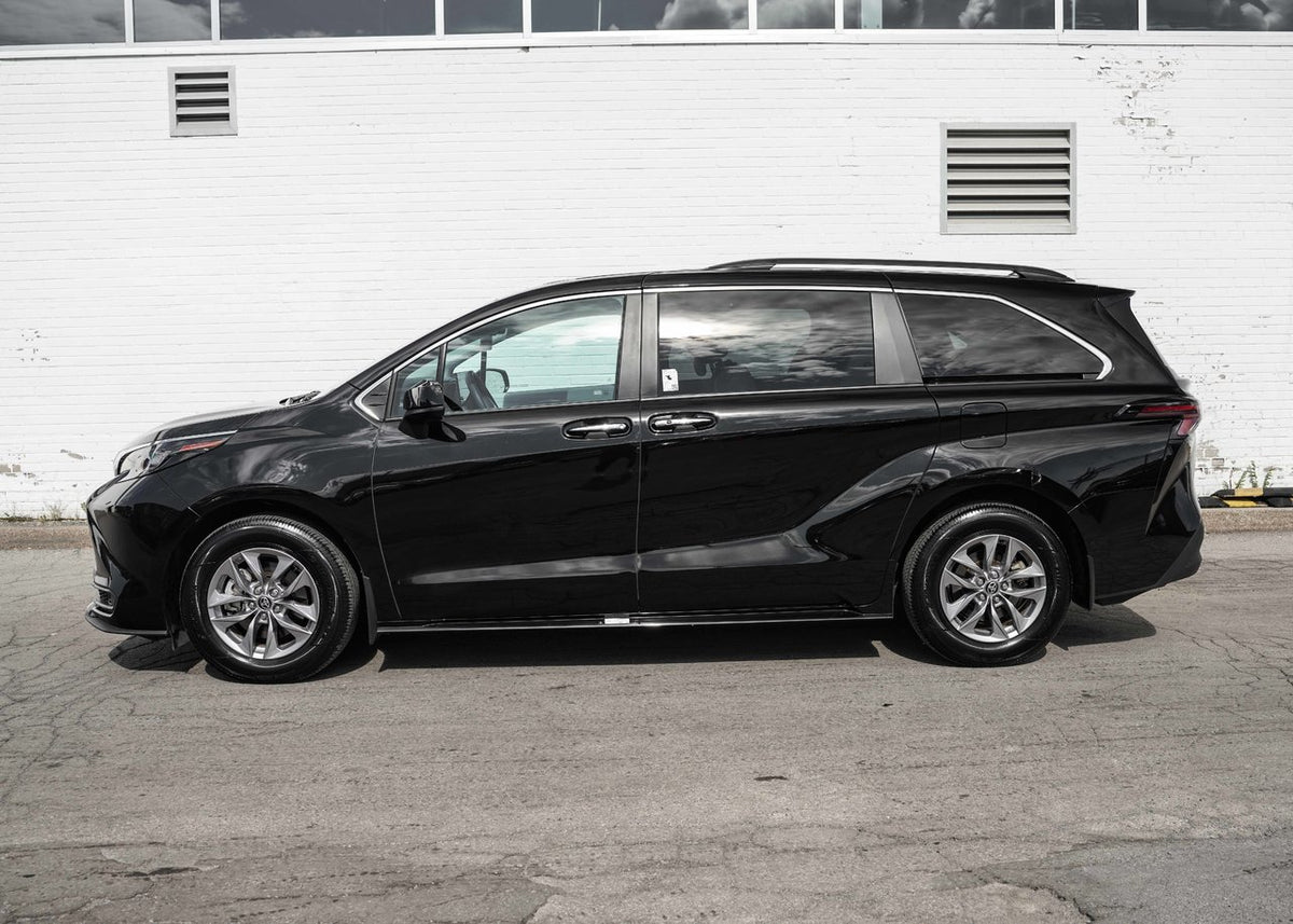 2025 Toyota Sienna XLE HYBRID