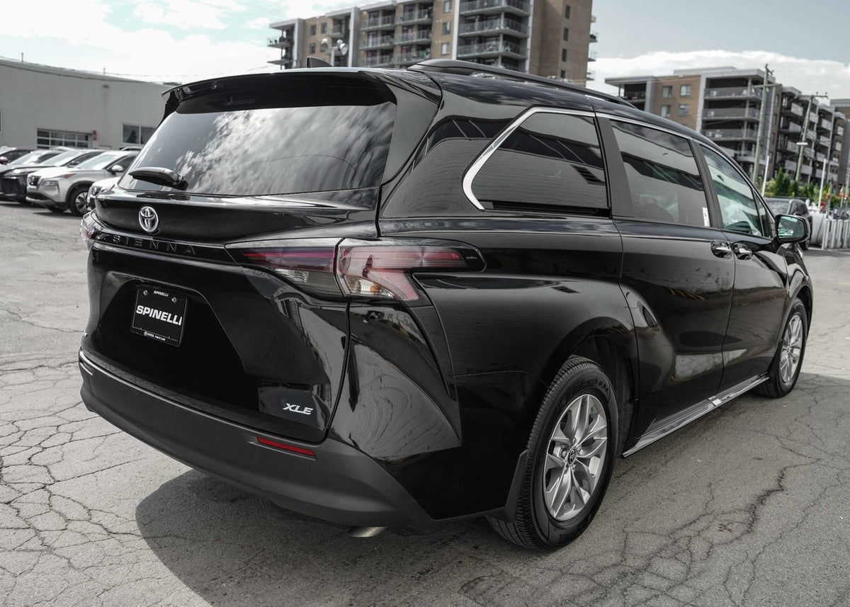 2025 Toyota Sienna XLE HYBRID
