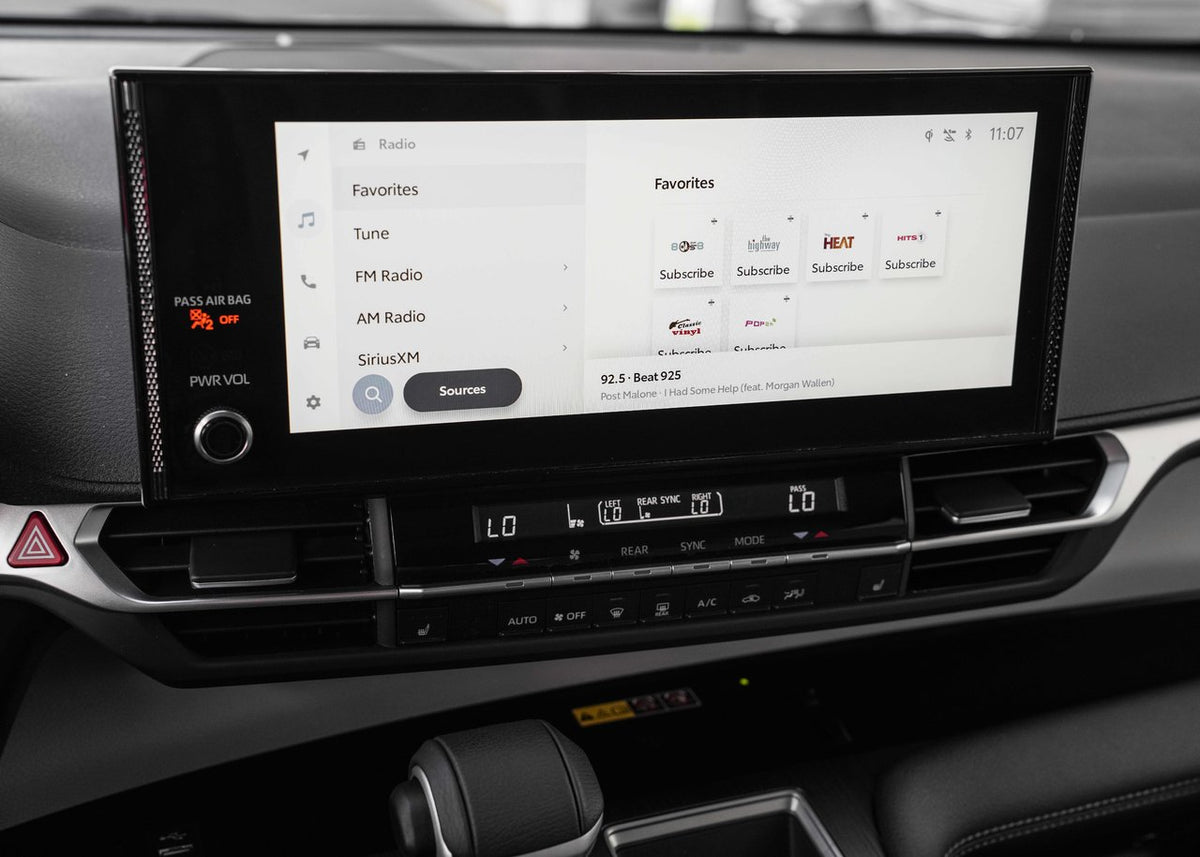 2025 Toyota Sienna XLE HYBRID