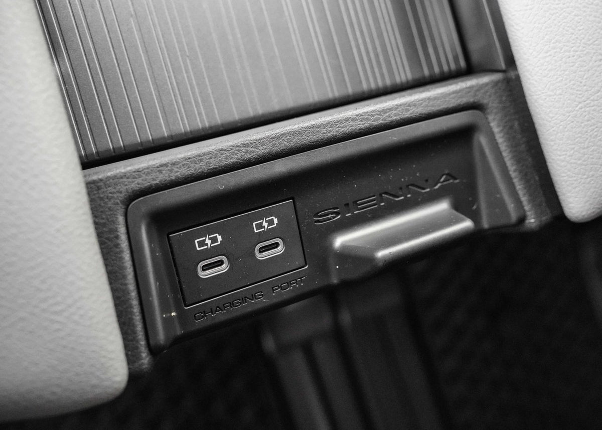 2025 Toyota Sienna XLE HYBRID