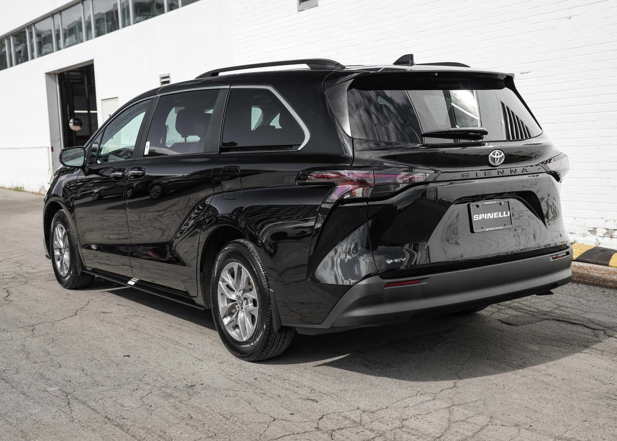 2025 Toyota Sienna XLE HYBRID