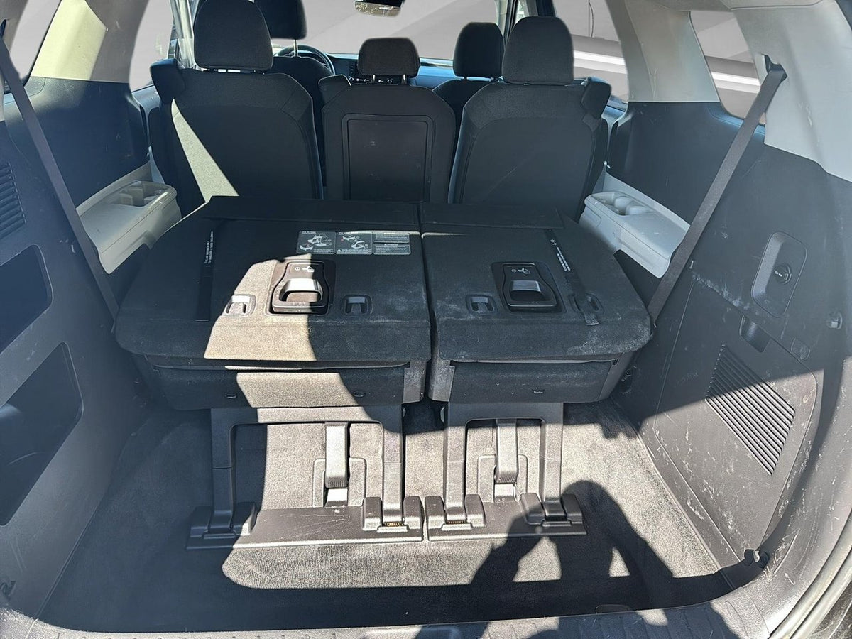 2023 Kia Carnival LX