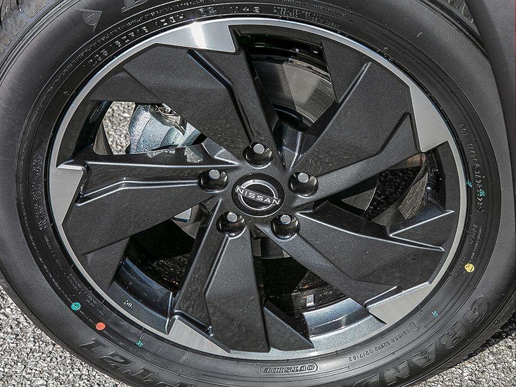 2026 Nissan Rogue SV Moonroof