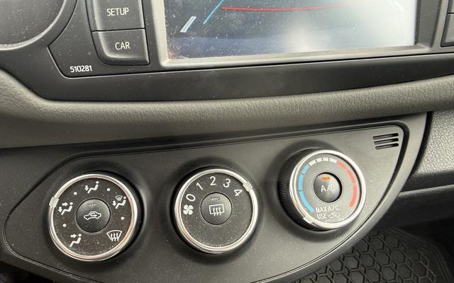 2018 Toyota Yaris Hatchback LE