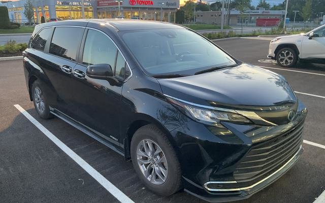 2021 Toyota Sienna XLE FWD