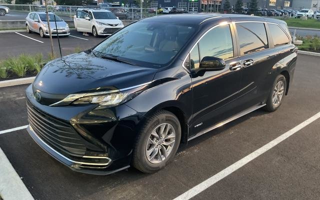 2021 Toyota Sienna XLE FWD