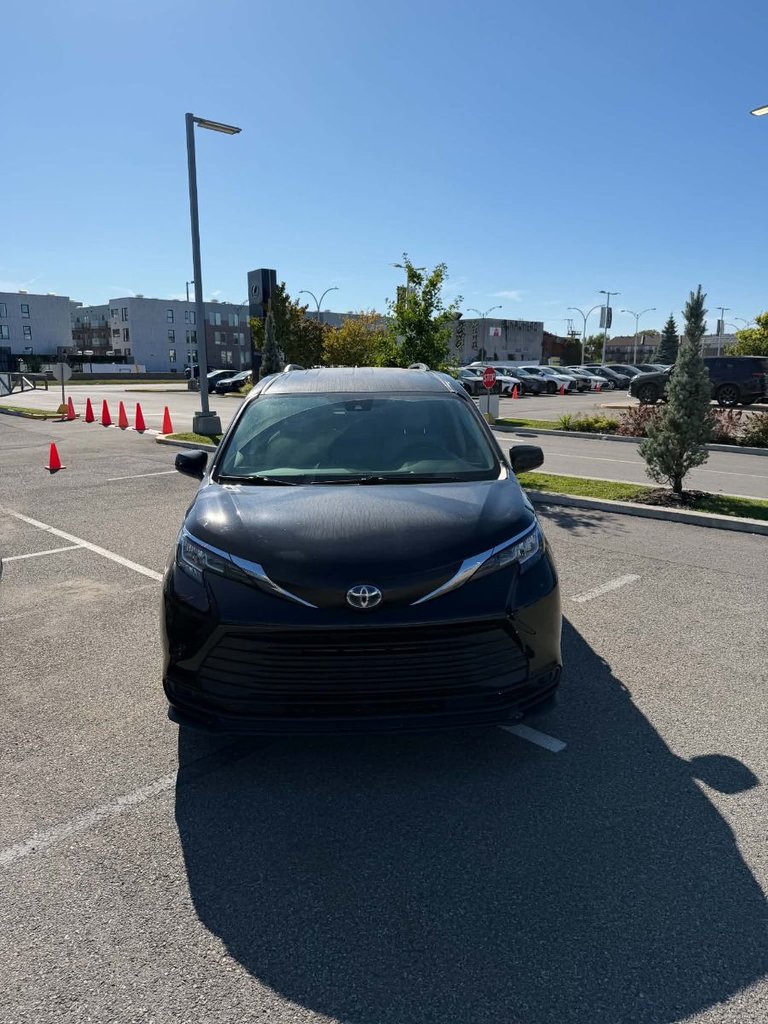 2023 Toyota Sienna LE