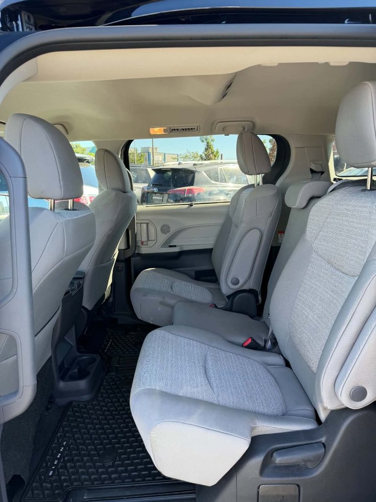 2023 Toyota Sienna LE