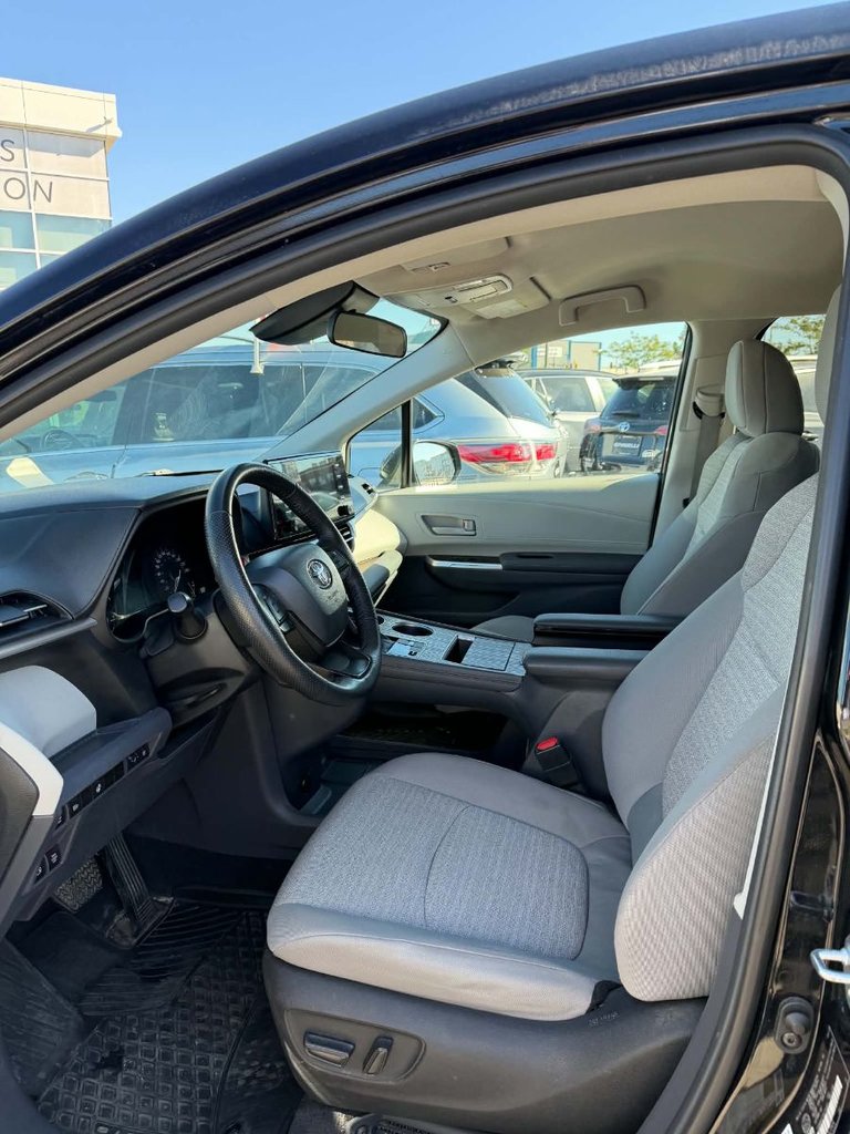 2023 Toyota Sienna LE