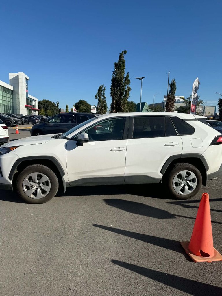 2022 Toyota RAV4 LE AWD