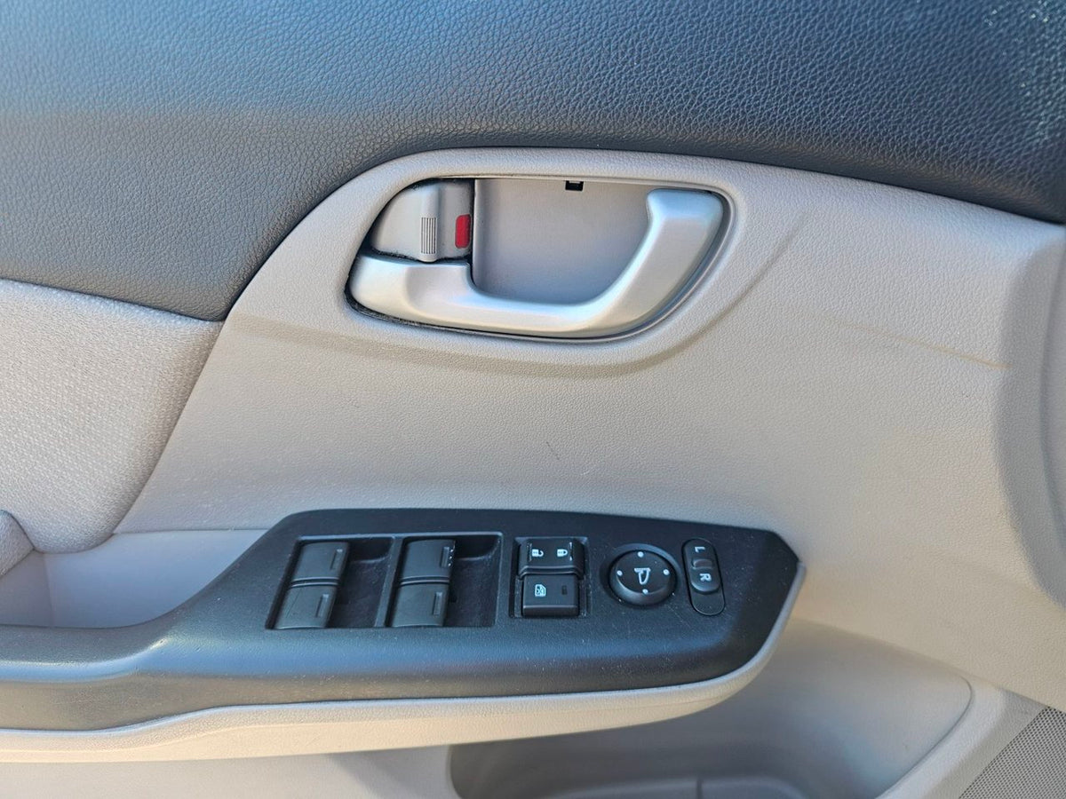 2013 Honda Civic Sdn LX AUTO; A/C SIEGES CHAUFFANT CRUISE BLUETOOTH