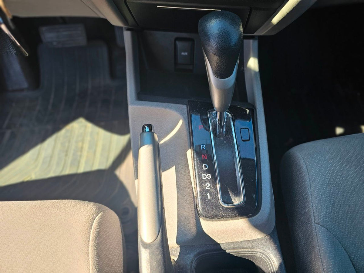2013 Honda Civic Sdn LX AUTO; A/C SIEGES CHAUFFANT CRUISE BLUETOOTH