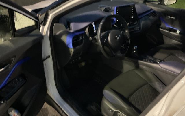 2022 Toyota C-HR XLE PREMIUM