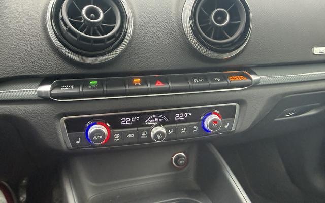 2016 Audi A3 e-tron Premium Plus