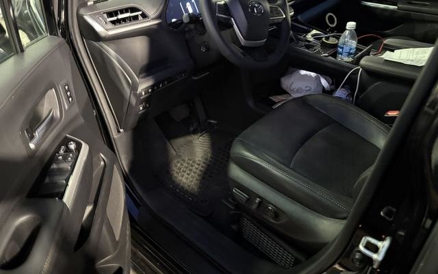 2025 Toyota Sienna Limited AWD