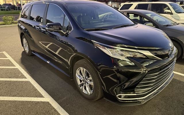2025 Toyota Sienna Limited AWD