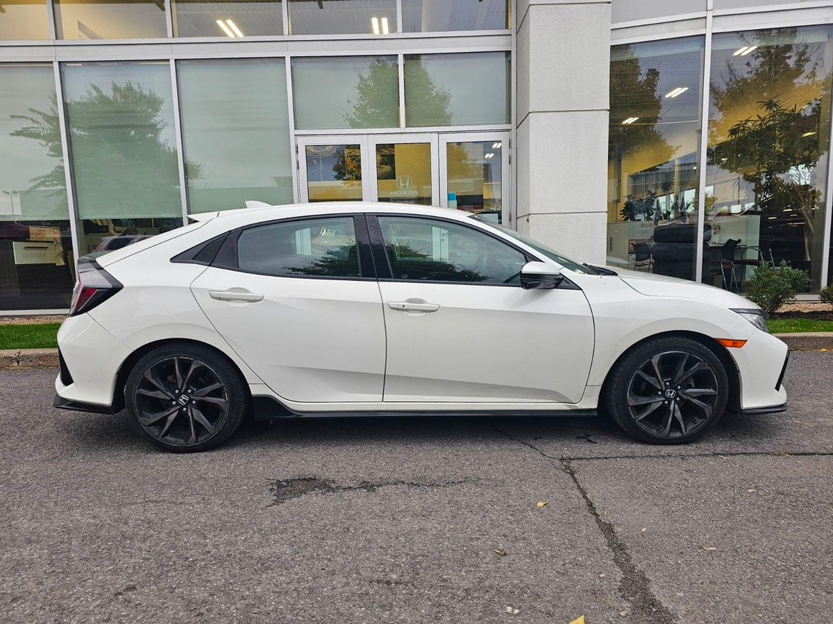 2017 Honda Civic Hatchback SPORT; TOIT CAMERA SIEGES CHAUFFANT CARPLAY MAGS