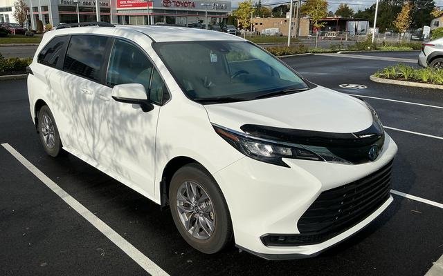 2024 Toyota Sienna LE AWD