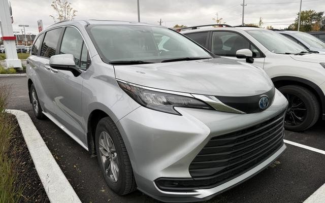2025 Toyota Sienna XLE FWD