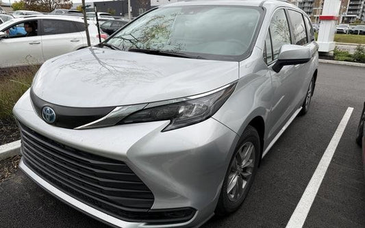 2025 Toyota Sienna XLE FWD